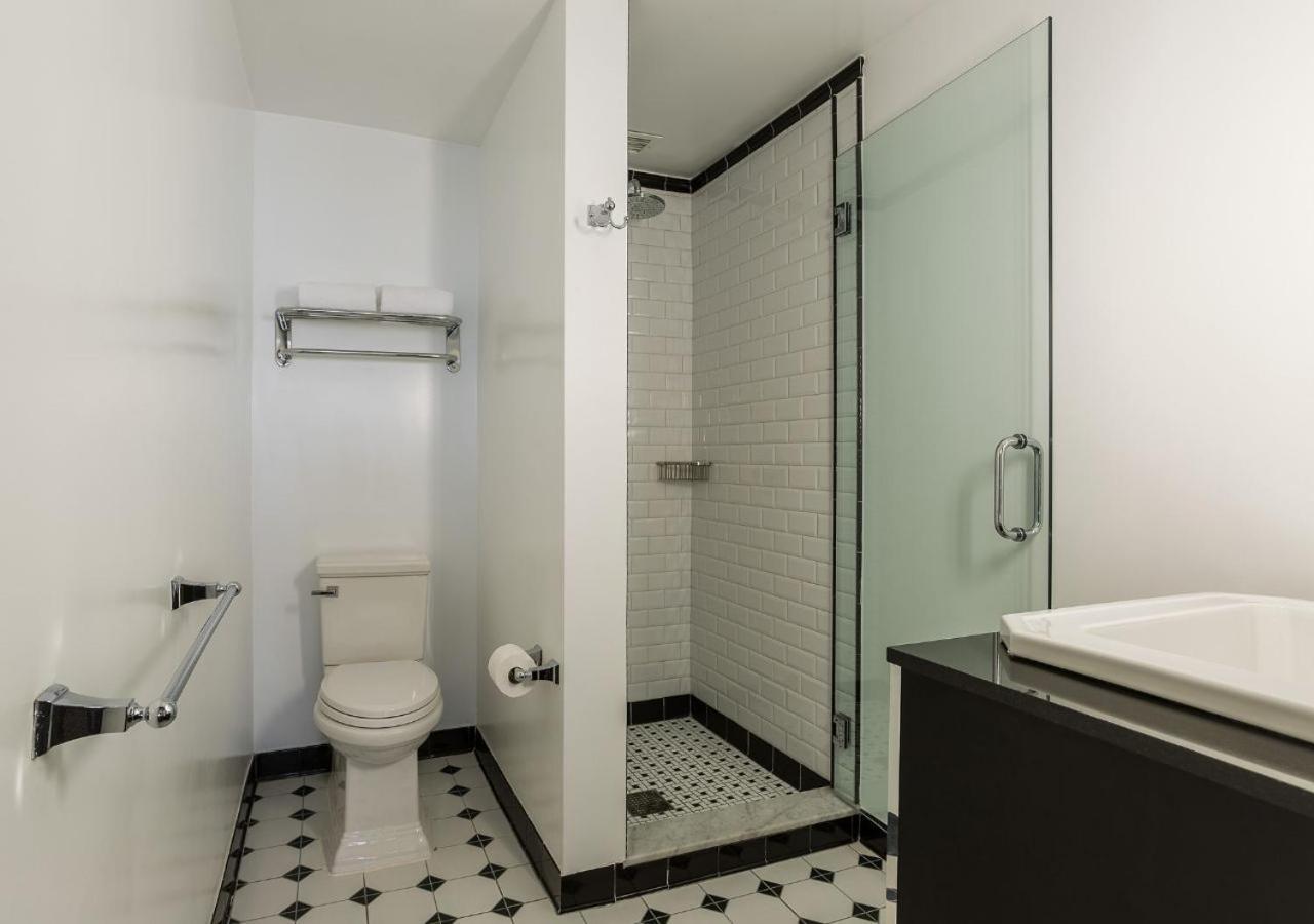 Chambre Lit Queen-Size Basique